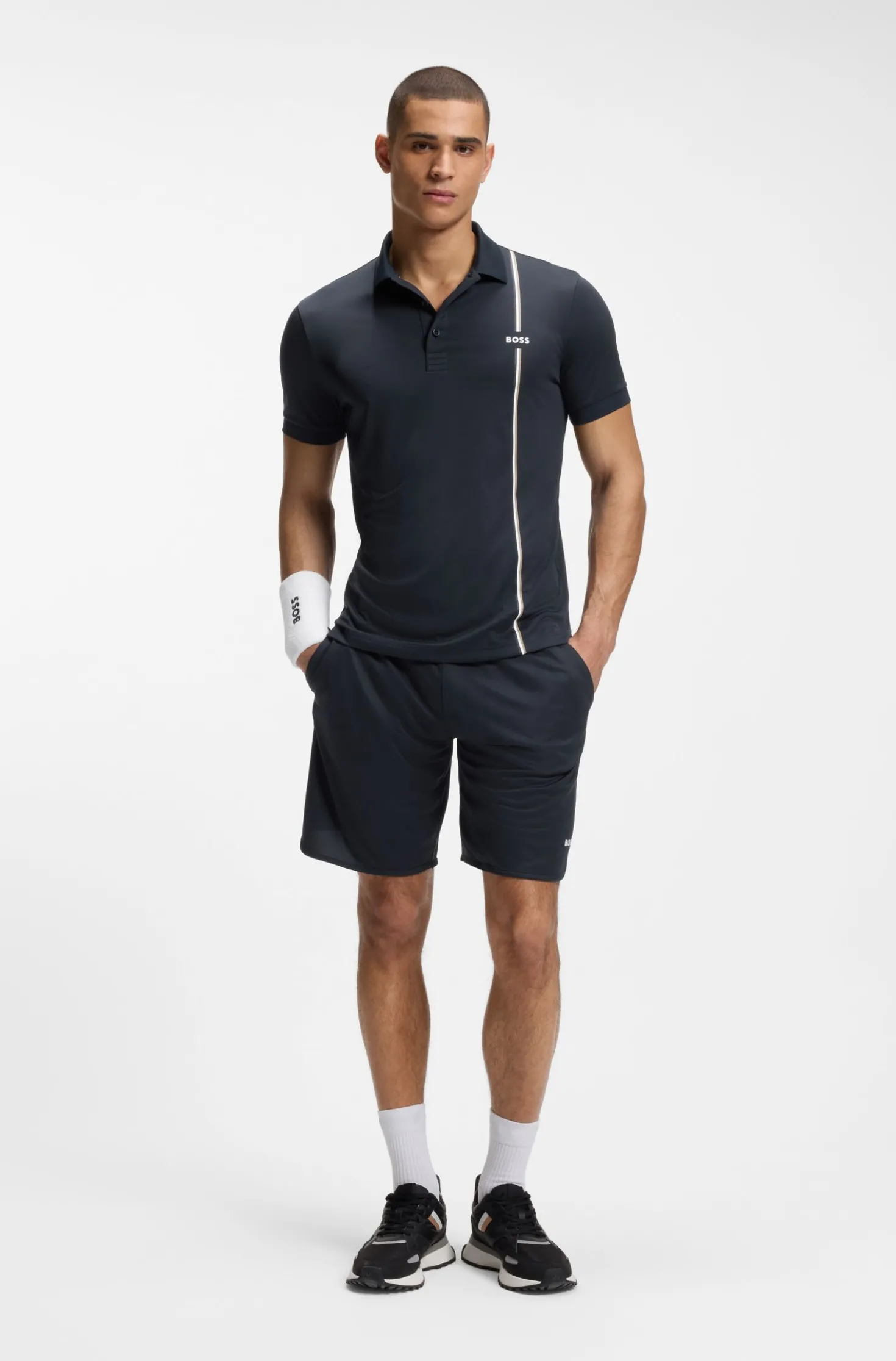 Active Shorts aus Stretch-Gewebe mit Taschen aus Mesh