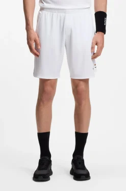 Active Shorts aus Stretch-Gewebe mit Taschen aus Mesh