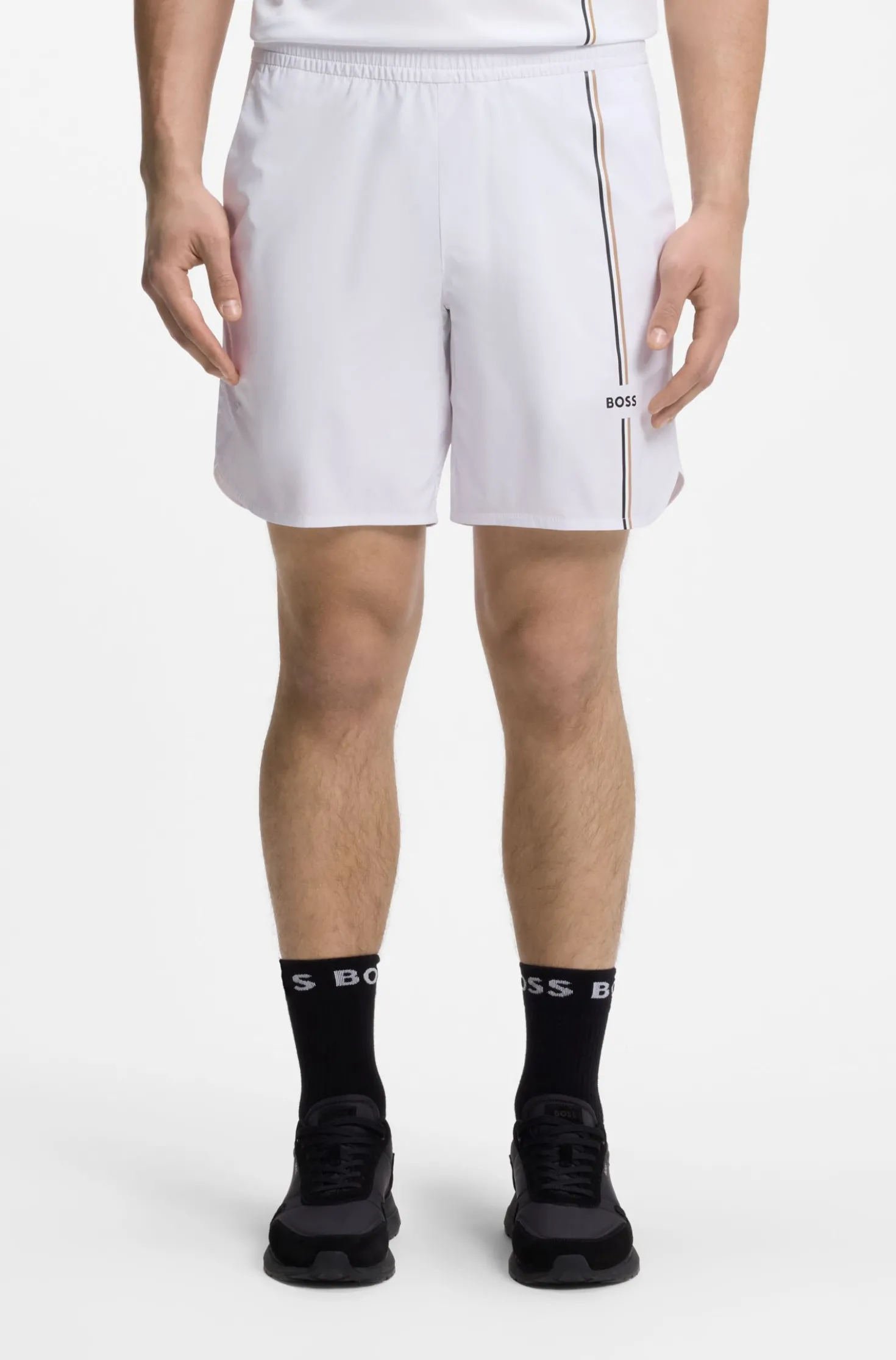 Active Tennis-Shorts aus innovativem NOVA-Gewebe