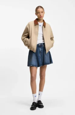 Blauer Minirock aus Denim mit hohem Bund
