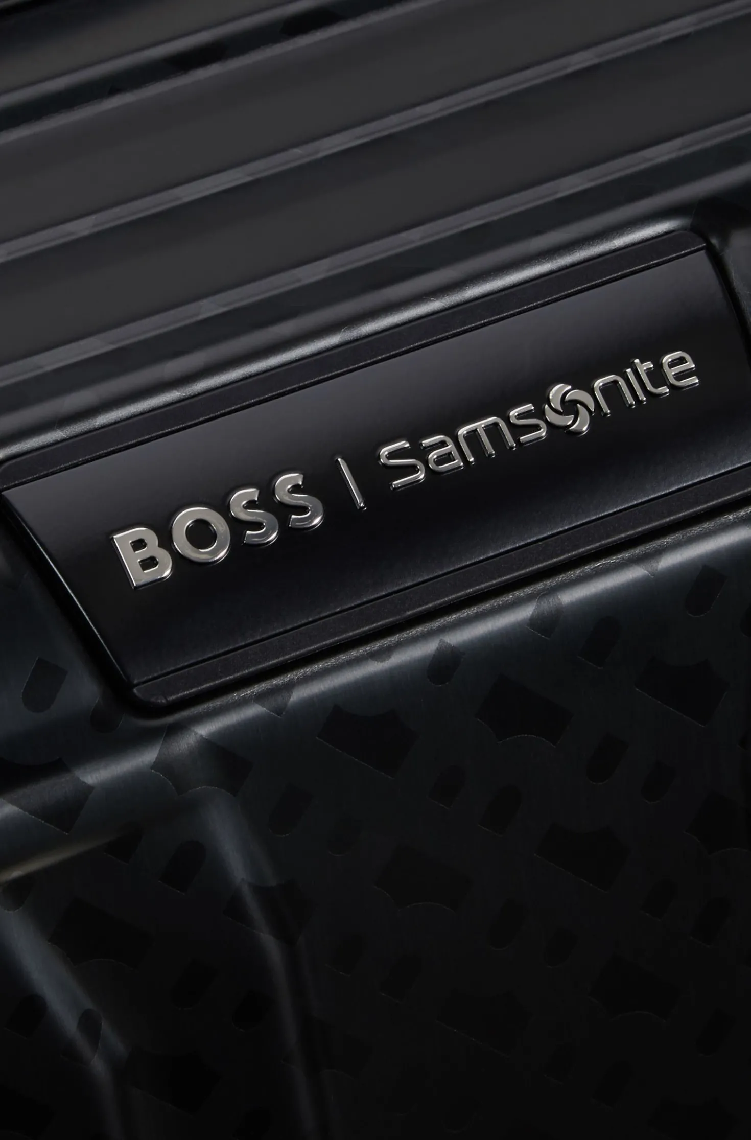 BOSS | Samsonite Koffer aus eloxiertem Aluminium mit 106 Liter Fassungsvermögen