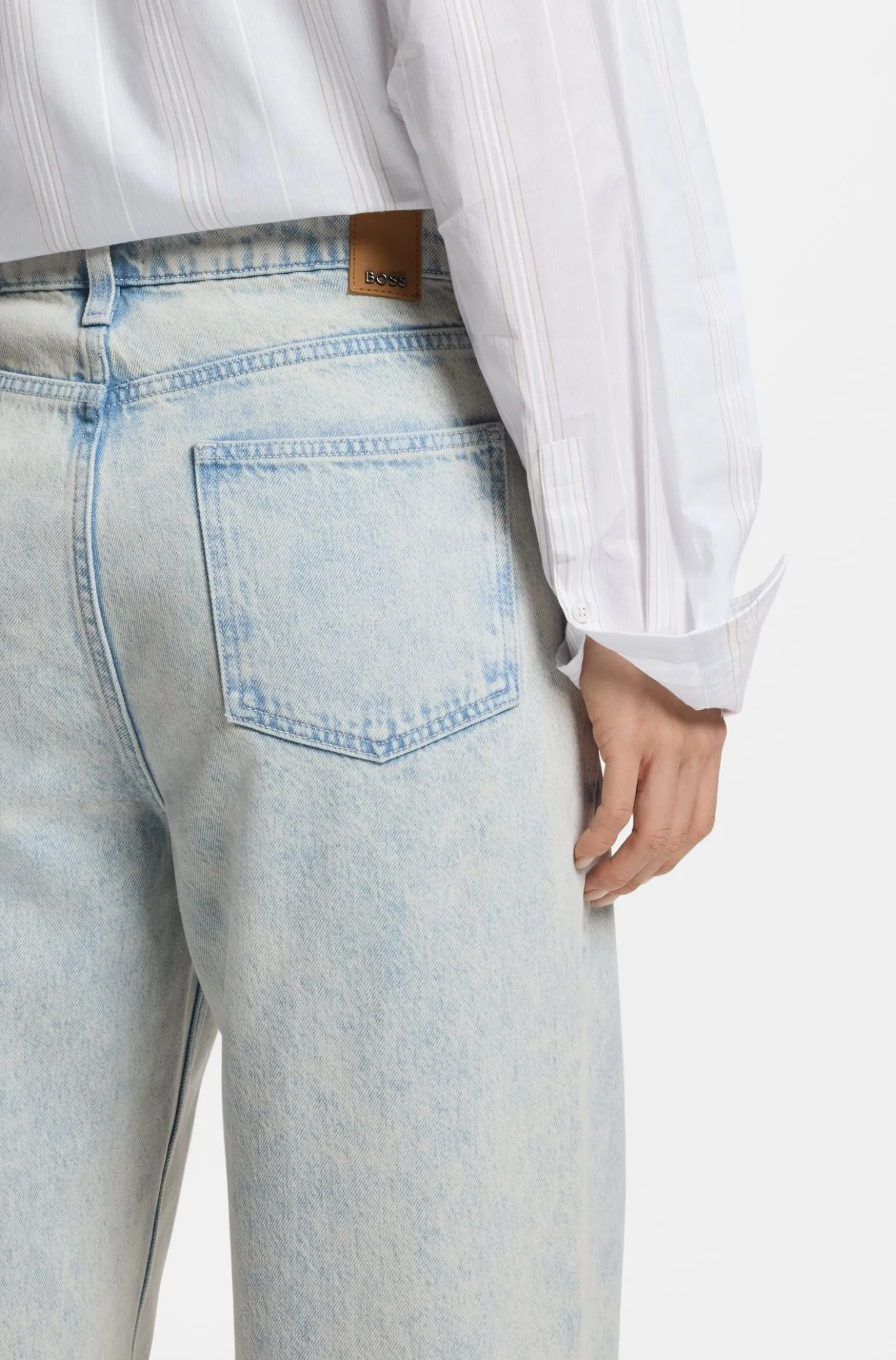 Boyfriend-Fit Jeans aus besonders softem hellblauem Denim