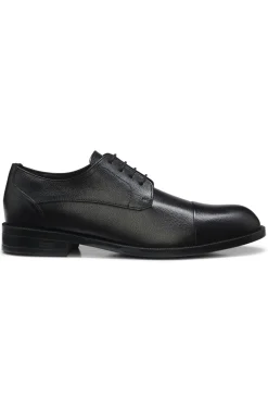 Derbys aus genarbtem Leder mit Zehenkappe