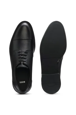Derbys aus genarbtem Leder mit Zehenkappe