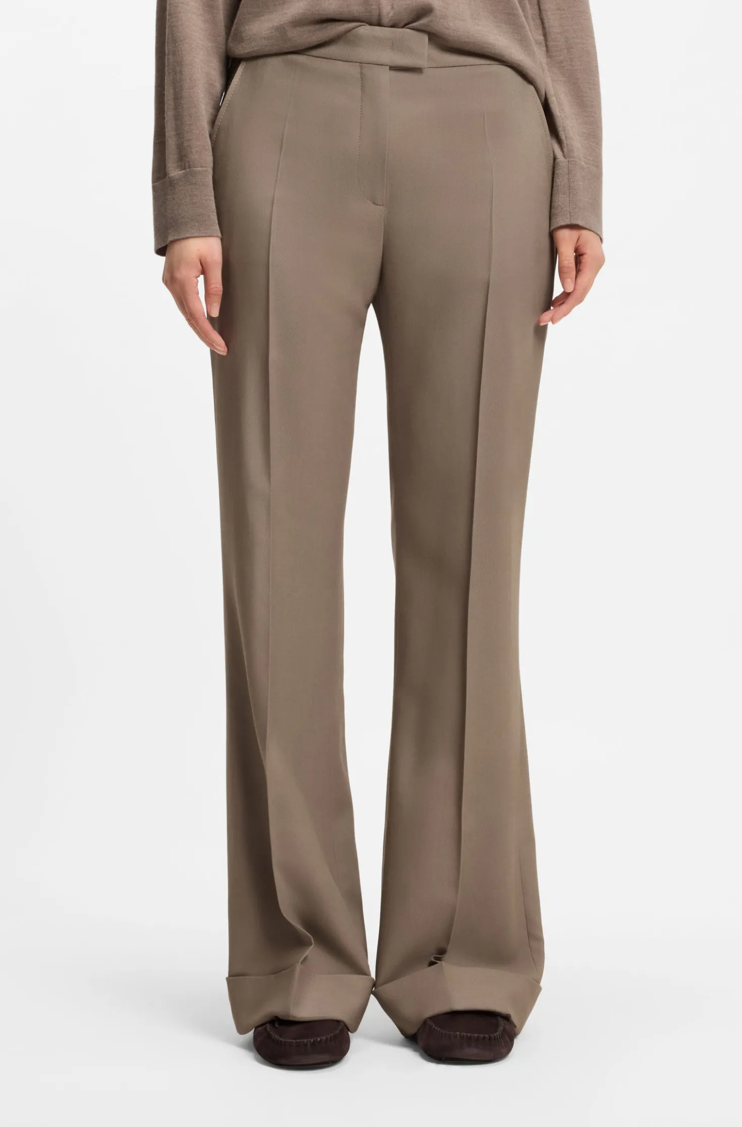 Flared-Fit Hose aus Stretch-Gabardine
