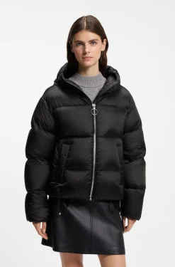 Glänzende Daunensteppjacke mit Statement-Zipper