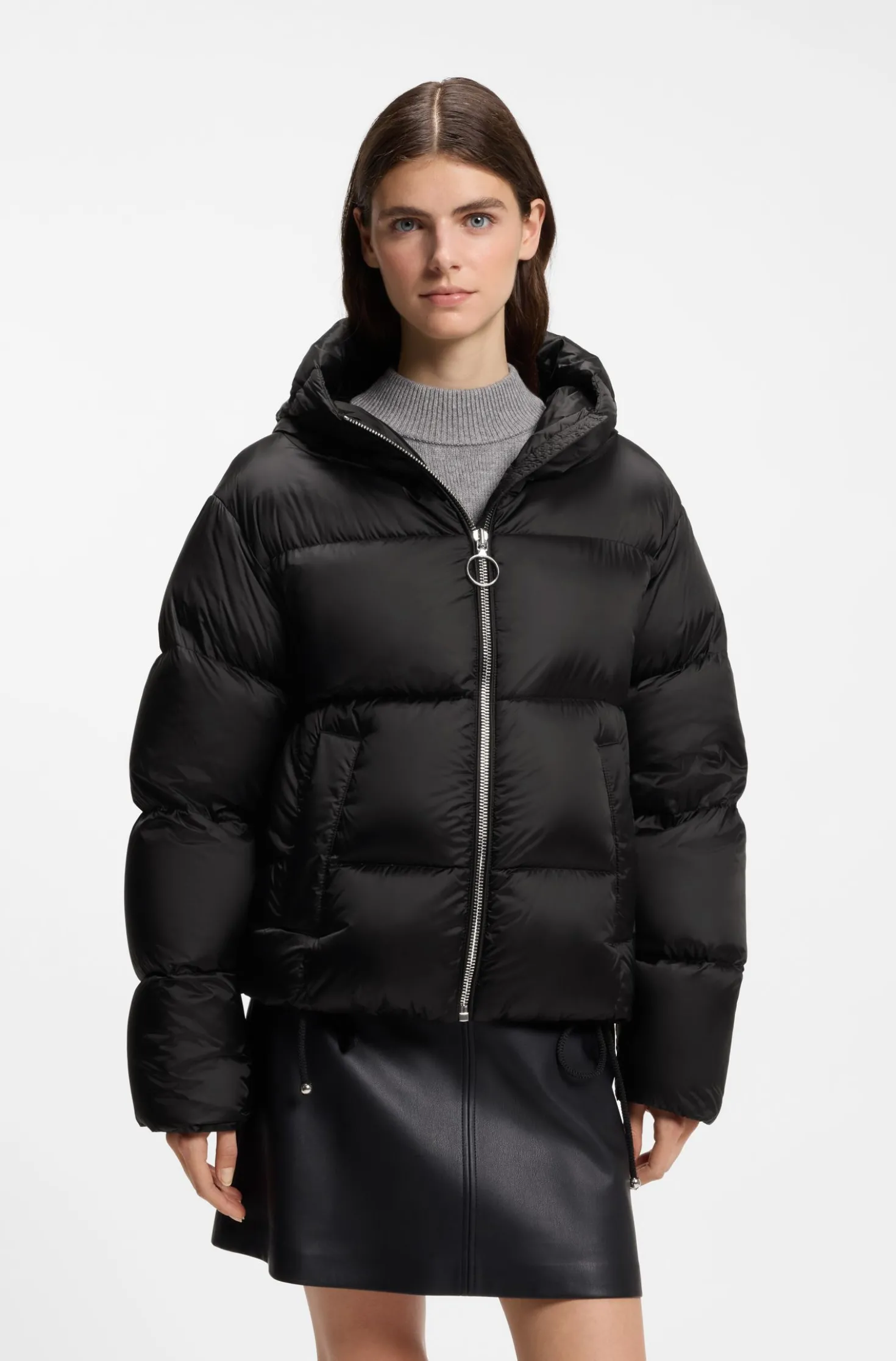 Glänzende Daunensteppjacke mit Statement-Zipper