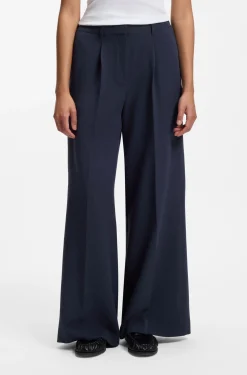 Hose aus Stretch-Gewebe mit weitem Beinverlauf