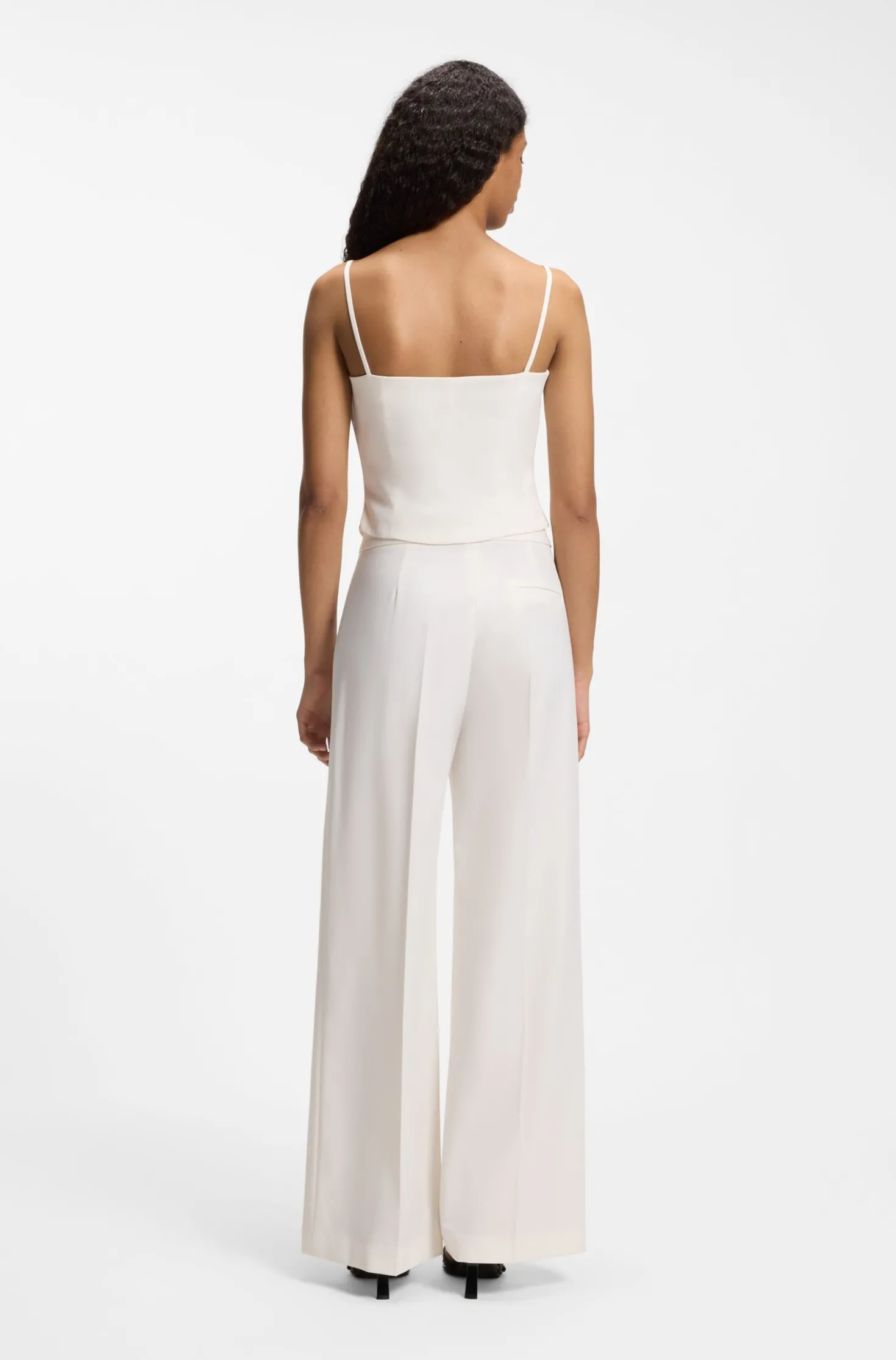 Hose aus Stretch-Gewebe mit weitem Beinverlauf