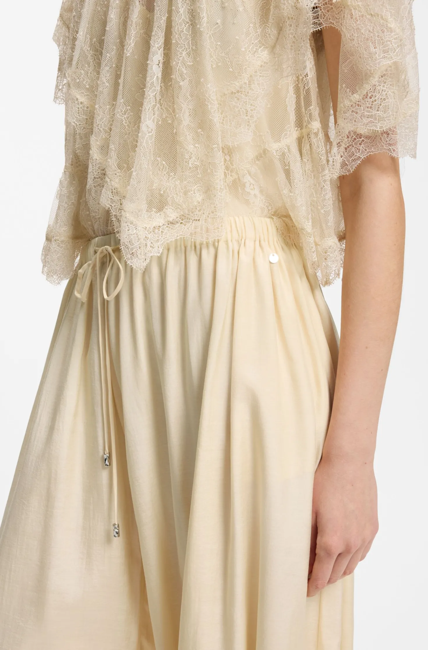 Hose mit weitem Beinverlauf und Modal-Anteil