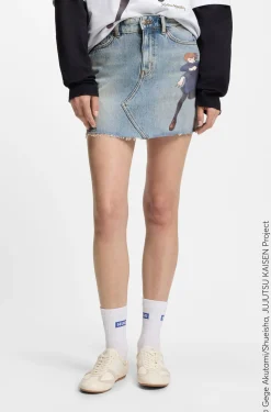 HUGO x Jujutsu Kaisen Denim-Rock mit Nobara-Print