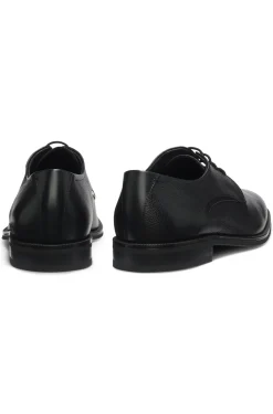 In Italien gefertigte Schnürschuhe aus genarbtem Leder