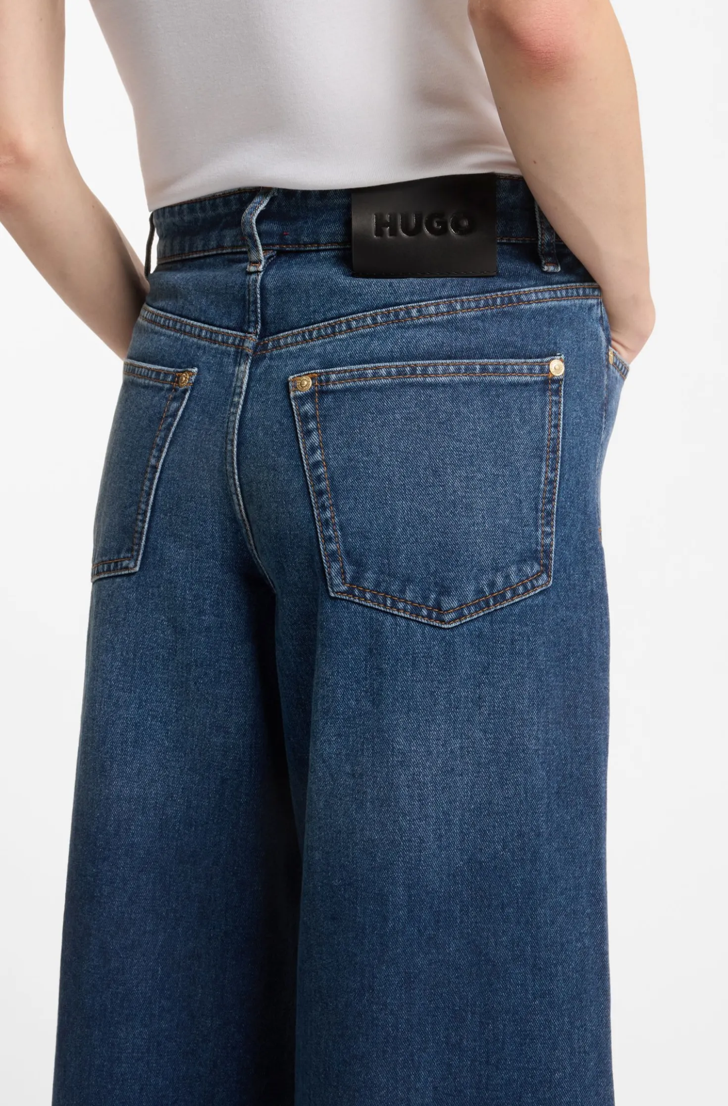 Jeans aus festem blauem Denim mit weitem Beinverlauf