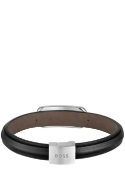 Mehrlagiges Lederarmband mit silberfarbenem Marken-Glied