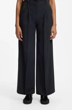 Regular-Fit Hose aus Stretch-Crêpe mit Nadelstreifen