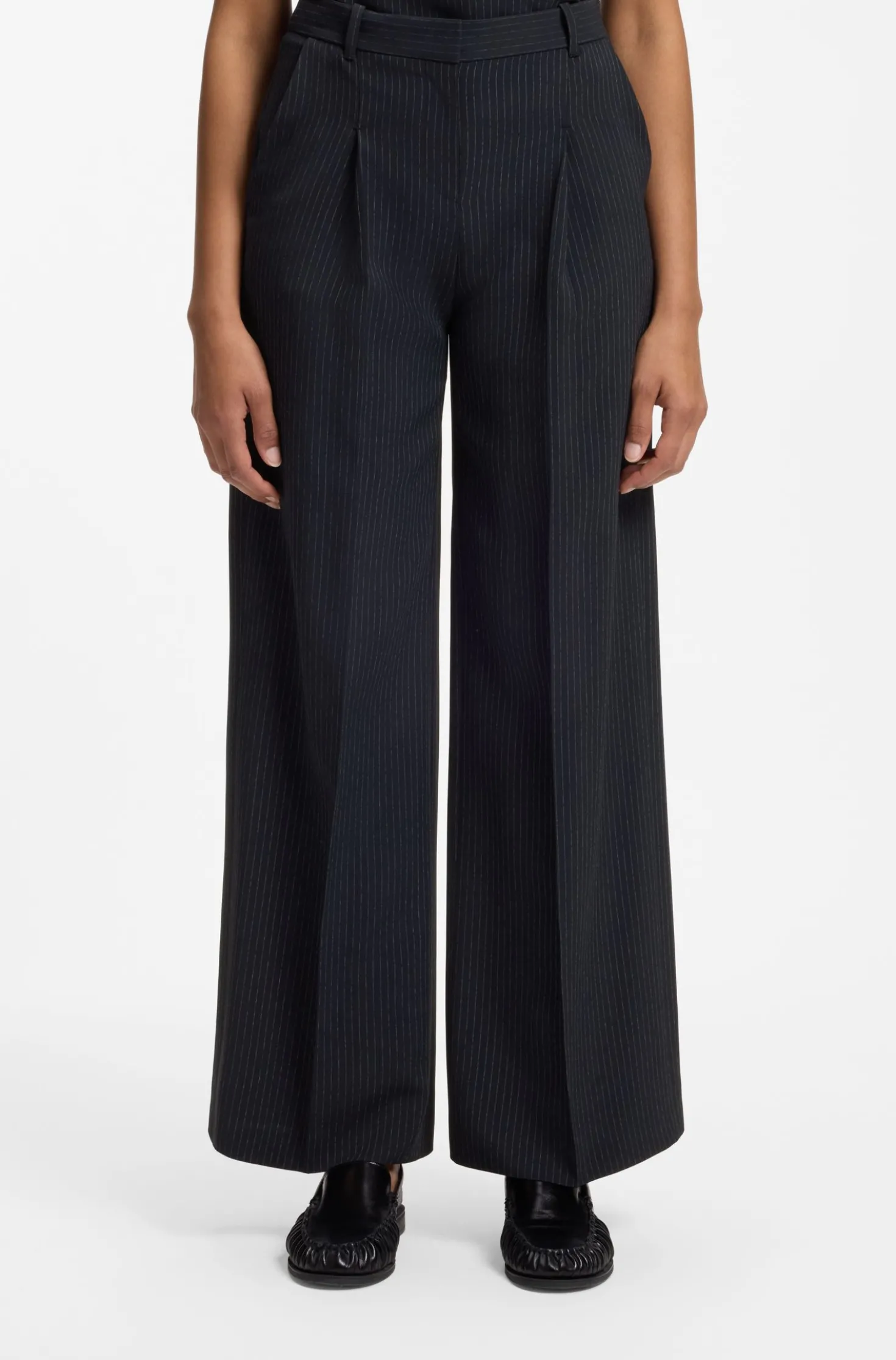 Regular-Fit Hose aus Stretch-Crêpe mit Nadelstreifen