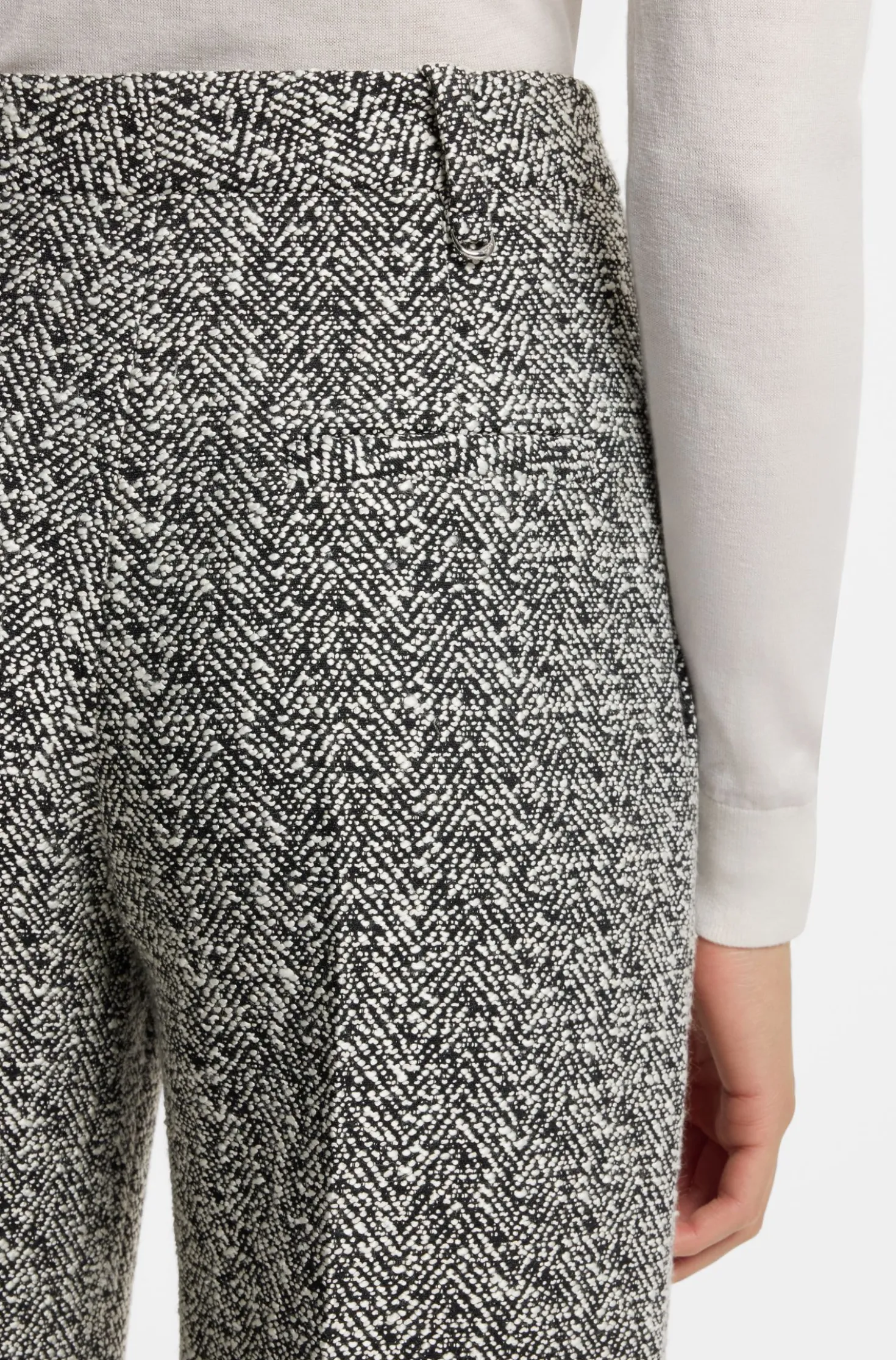 Regular-Fit Hose aus Stretch-Gewebe mit Fischgrätmuster