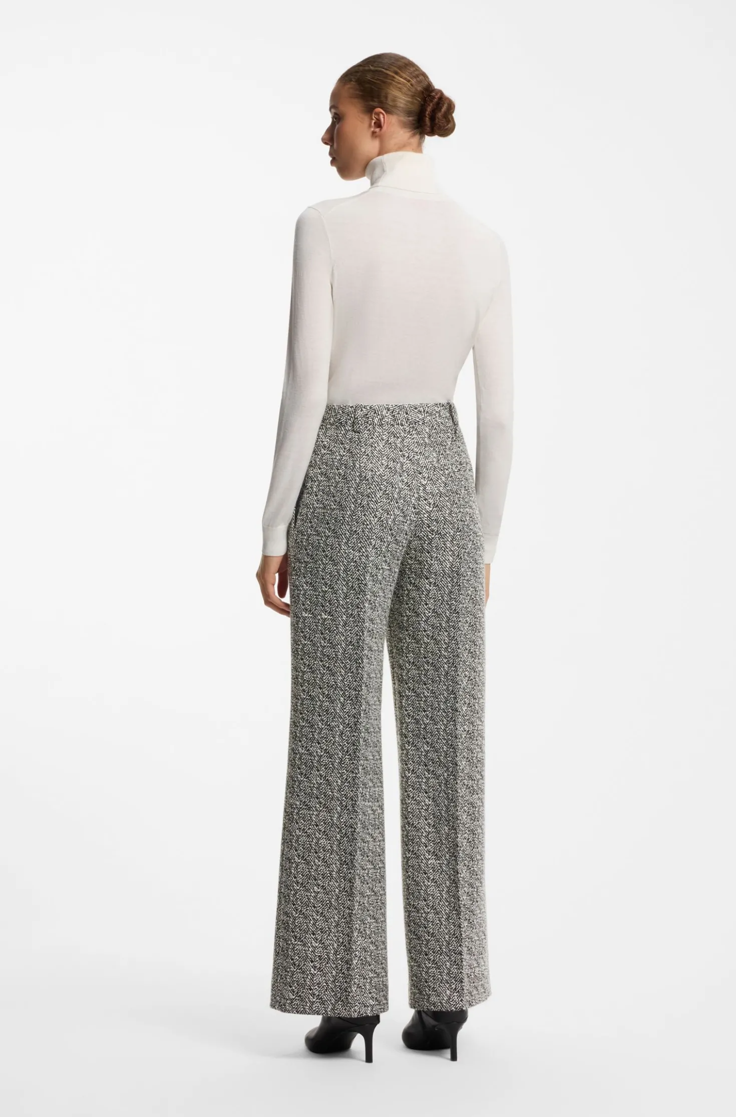 Regular-Fit Hose aus Stretch-Gewebe mit Fischgrätmuster