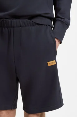 Regular-Fit Shorts aus Baumwolle mit Logo-Badge aus Veloursleder