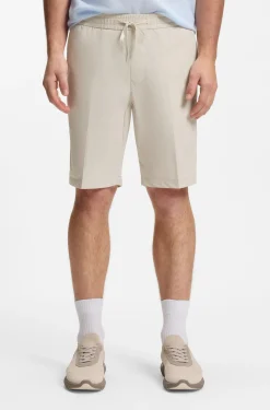 Regular-Fit Shorts aus wasserabweisendem und schnelltrocknendem Twill