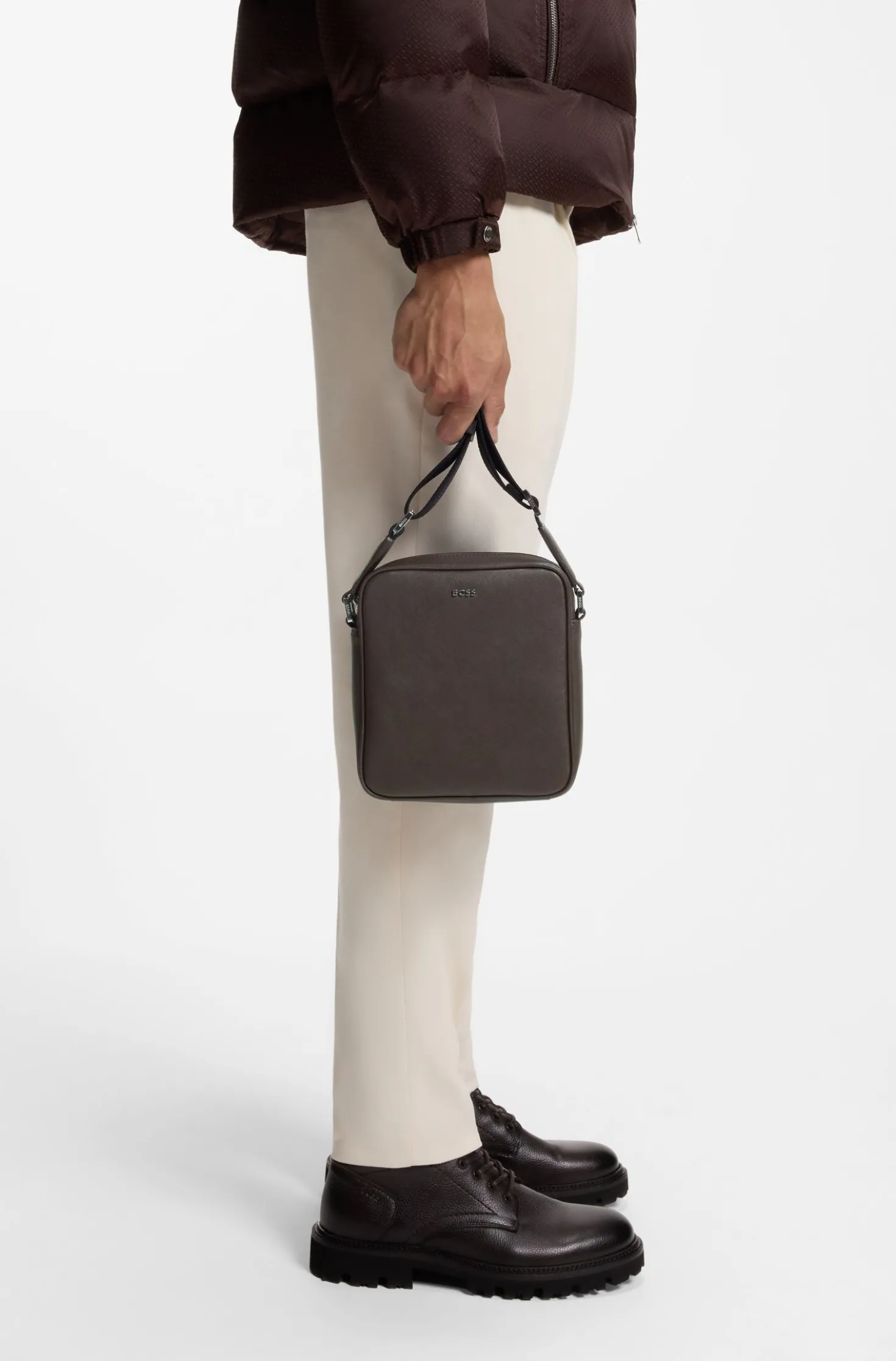 Reporter-Tasche mit silberfarbenem Logo-Schriftzug