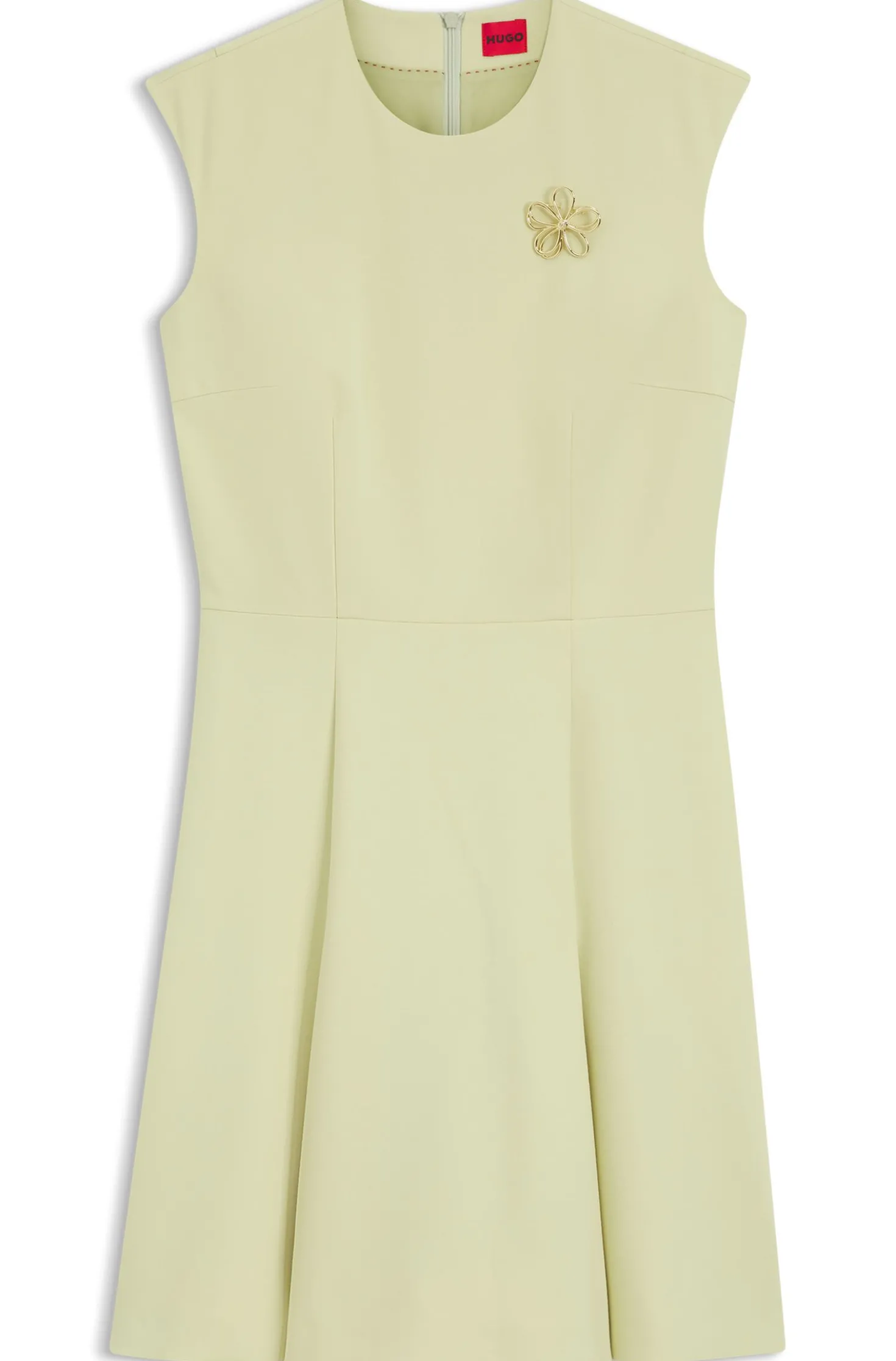 Ärmelloses Kleid mit goldfarbener Blumen-Brosche