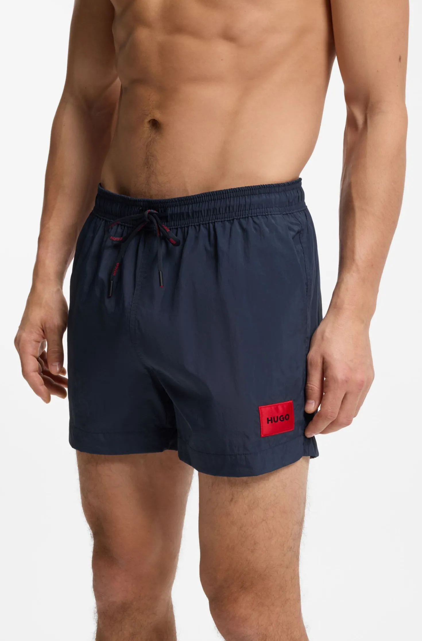 Schnell trocknende Badeshorts mit rotem Logo-Label