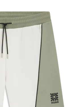 Shorts aus Baumwoll-Mix mit gesticktem Logo-Artwork