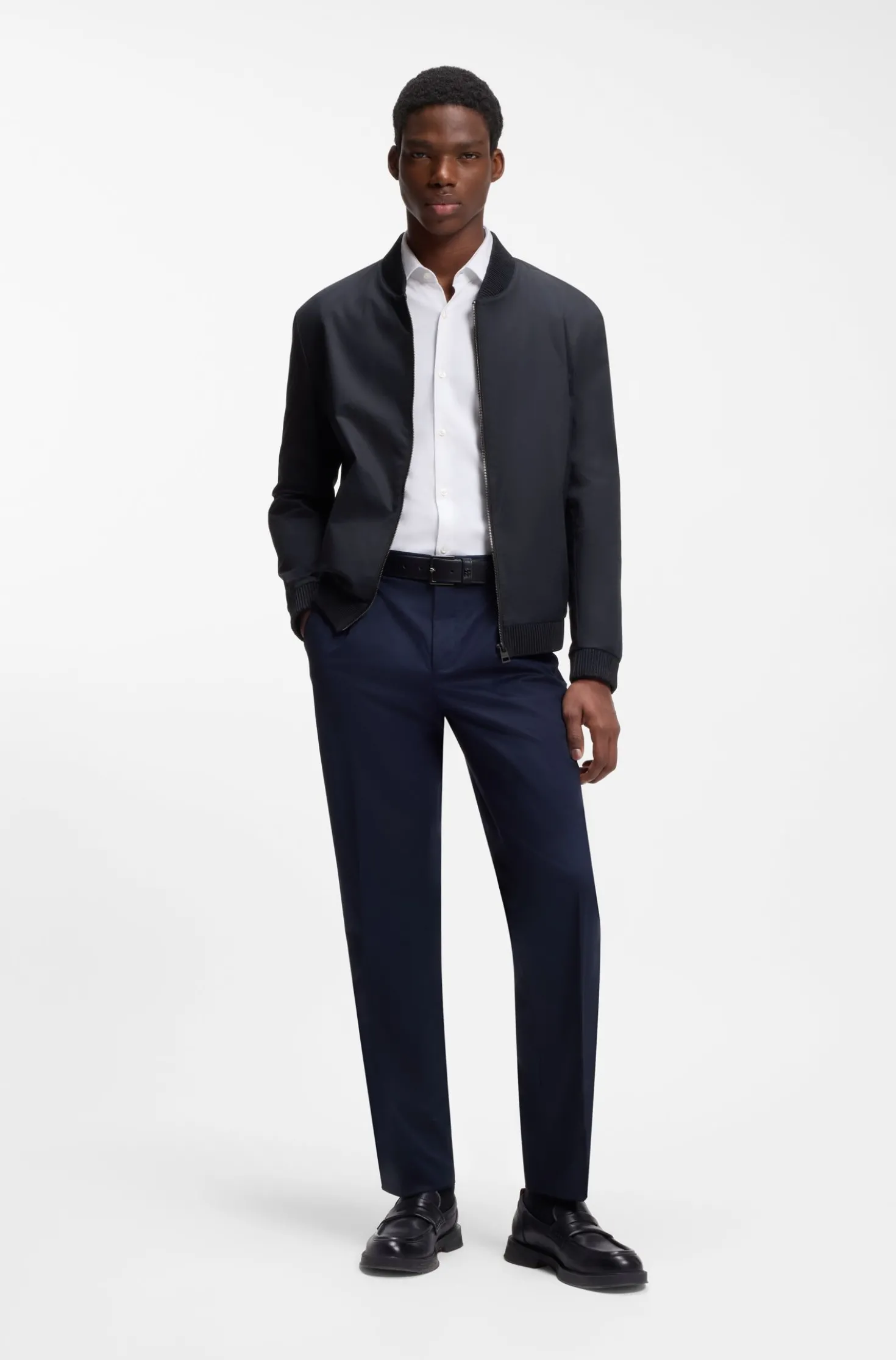 Slim-Fit Jacke aus Stretch-Baumwolle-Twill mit Reißverschluss
