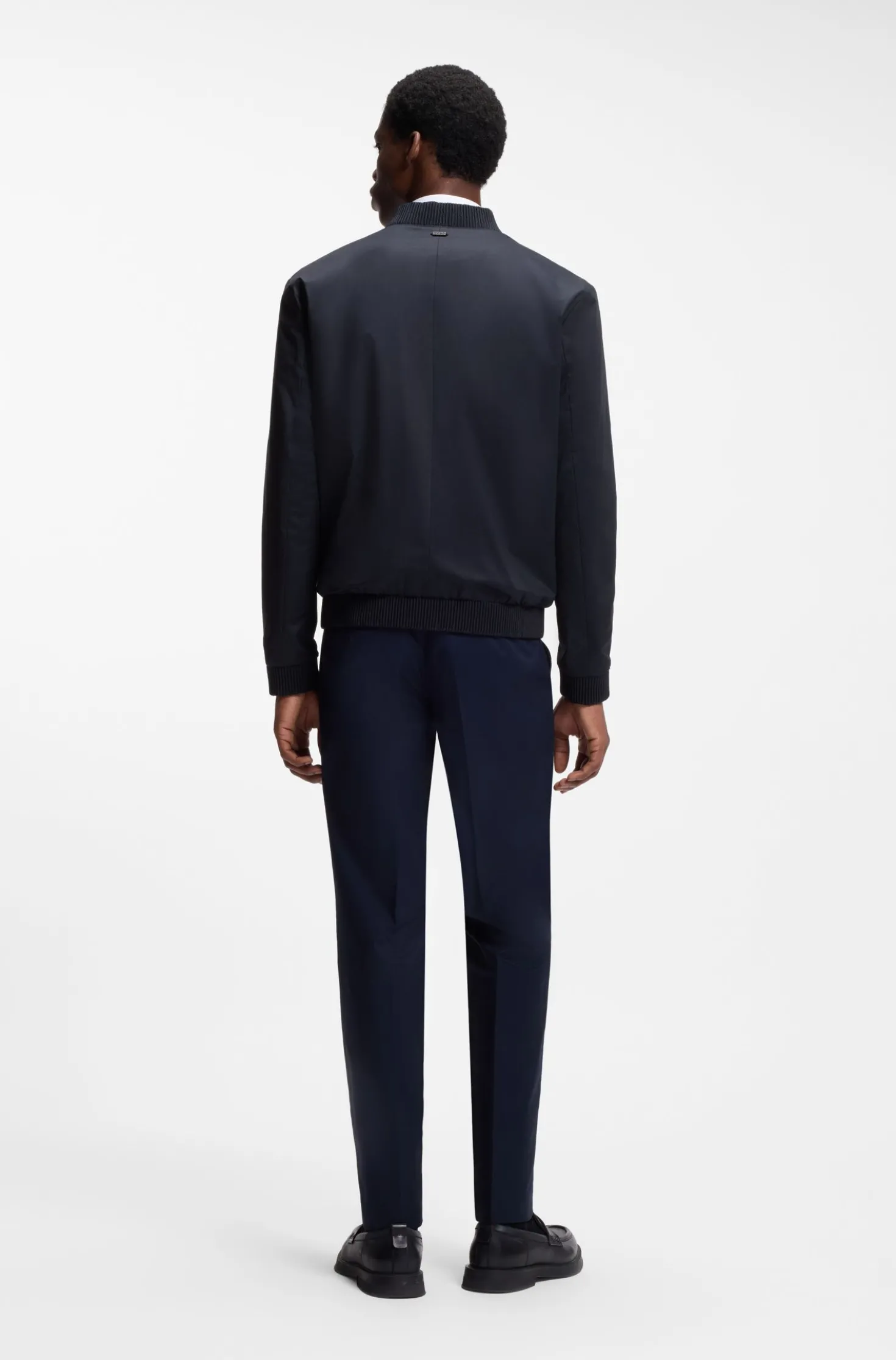 Slim-Fit Jacke aus Stretch-Baumwolle-Twill mit Reißverschluss