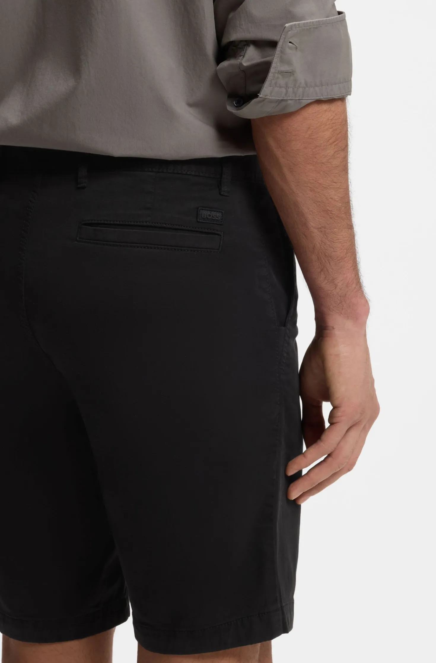 Slim-Fit Shorts aus elastischem Baumwoll-Twill