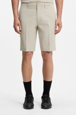 Slim-Fit Shorts aus wasserabweisendem Stretch-Gewebe