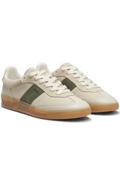 Sneakers aus Leder und Veloursleder