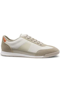 Sneakers aus verschiedenen Materialien mit gerippter Laufsohle