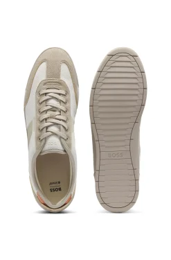 Sneakers aus verschiedenen Materialien mit gerippter Laufsohle