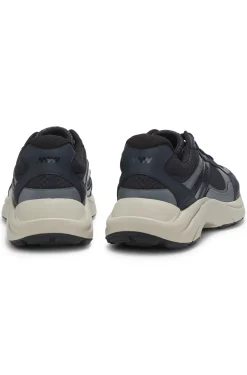 Sneakers mit Kunstleder und Mesh