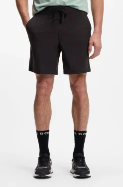 Sportive Shorts mit Vier-Wege-Stretch und wasserabweisendem Finish