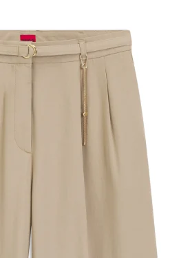 Straight-Fit Hose mit goldfarbener Karabiner-Kette