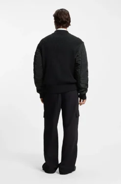 Strickjacke mit kontrastfarbenen Ärmeln