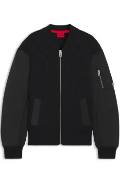 Strickjacke mit kontrastfarbenen Ärmeln