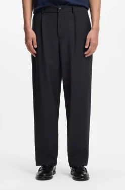 Tapered-Fit Hose aus waschmaschinenfestem Performance-Stretch-Gewebe
