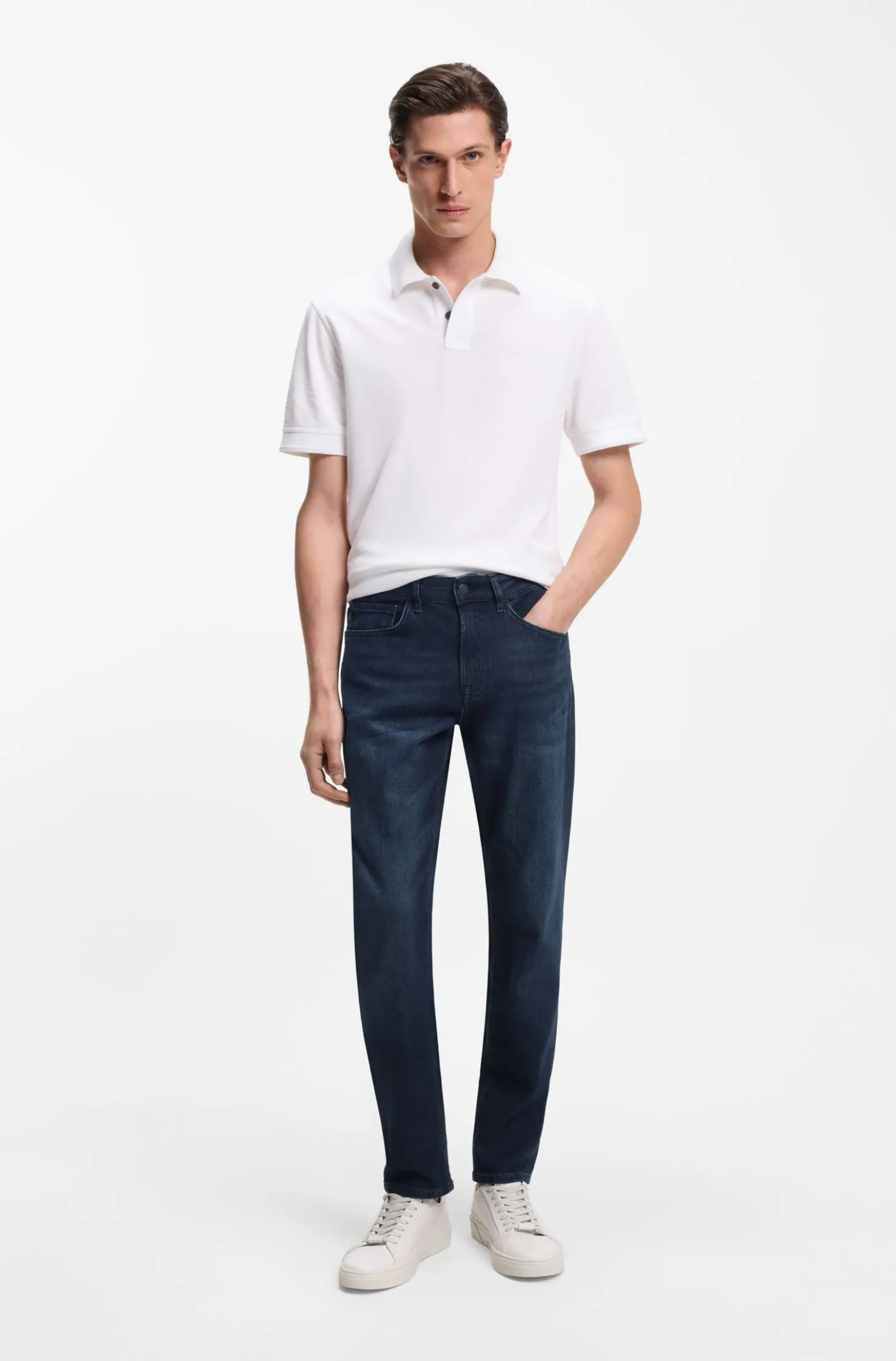 Tapered-Fit Jeans aus reinblauem Stretch-Denim